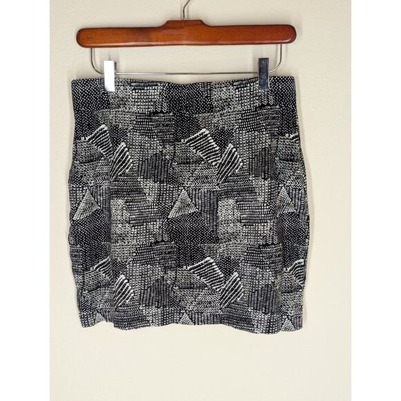 Madewell Downtown Skirt in Batik Size Medium Black Gray Geometric Print Pull On - Picture 4 of 7